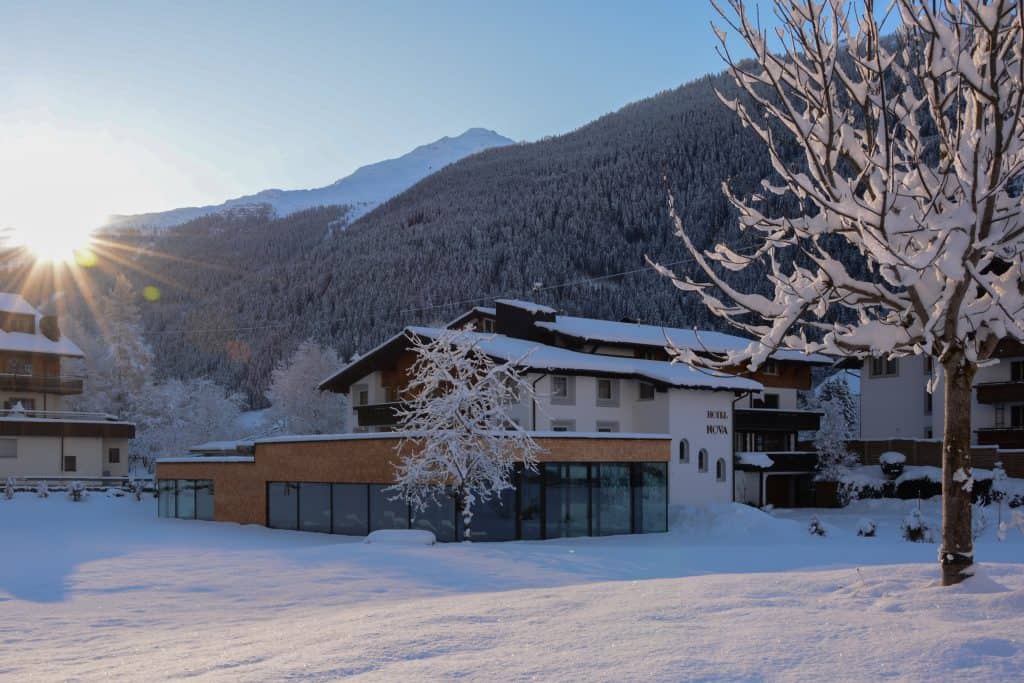 Hotelansicht im Winter - Silvereta Montafon