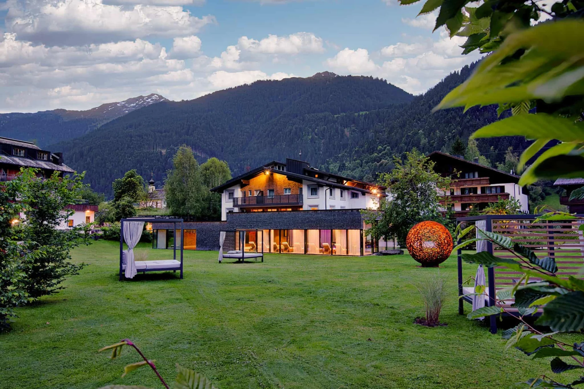 Garten vom Hotel Nova in Gaschurn